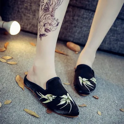 Chinese Embroidery slipper, Women's Slip-on, shoes, swallow pattern, Embroidered Mule, Low heel