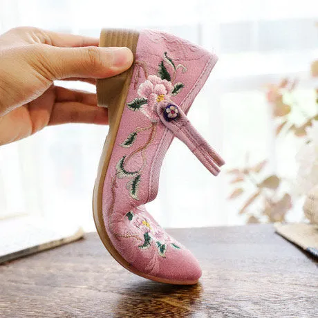 Chinese embroidery style Womens flat with flowers, pointed toes, mary Jane shoes