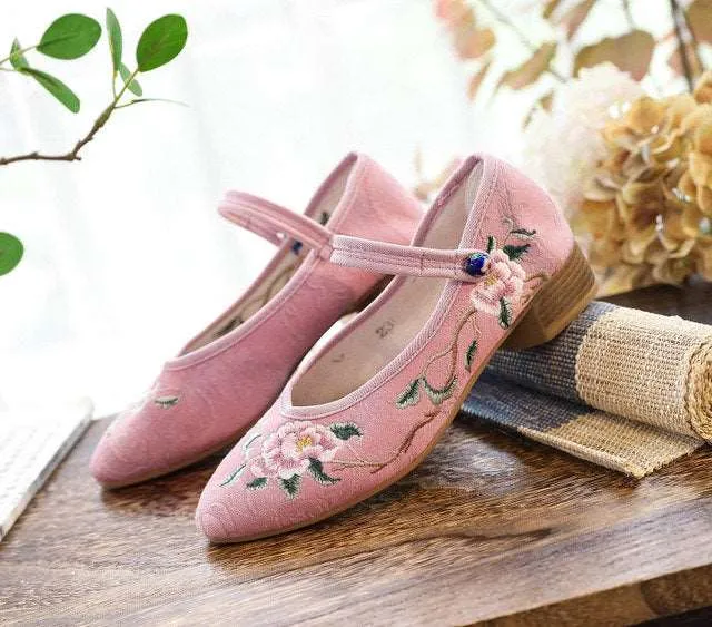 Chinese embroidery style Womens flat with flowers, pointed toes, mary Jane shoes