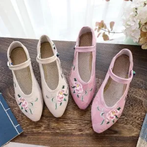 Chinese embroidery style Womens flat with flowers, pointed toes, mary Jane shoes