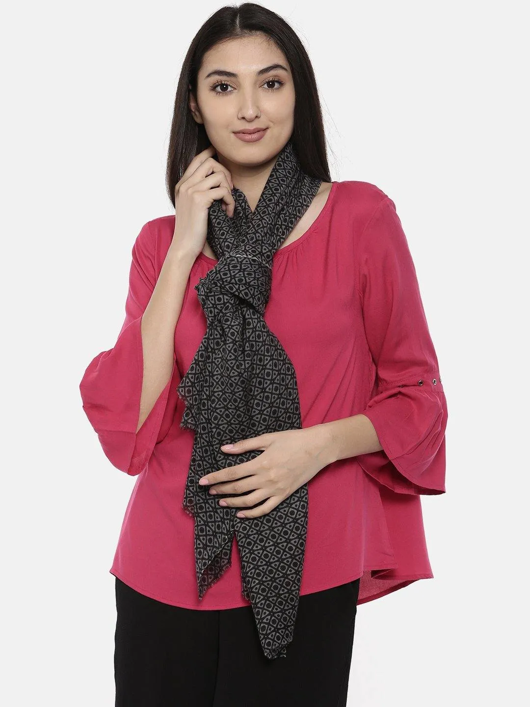 Women Grey & Black Geometric Printed Shawl